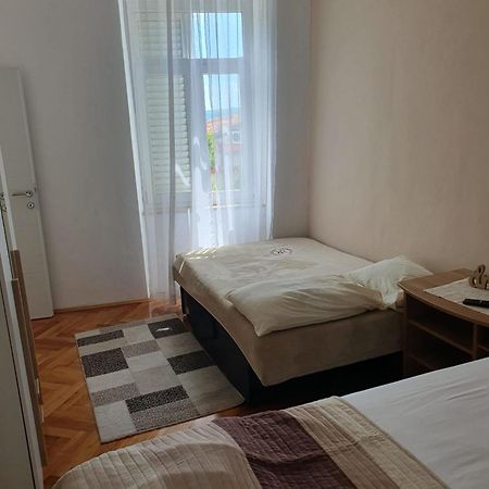 Apartment Sandra 2+2 *** Crikvenica Buitenkant foto