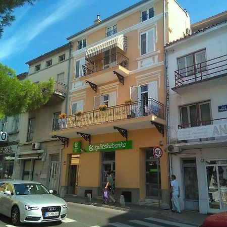 Apartment Sandra 2+2 *** Crikvenica Buitenkant foto