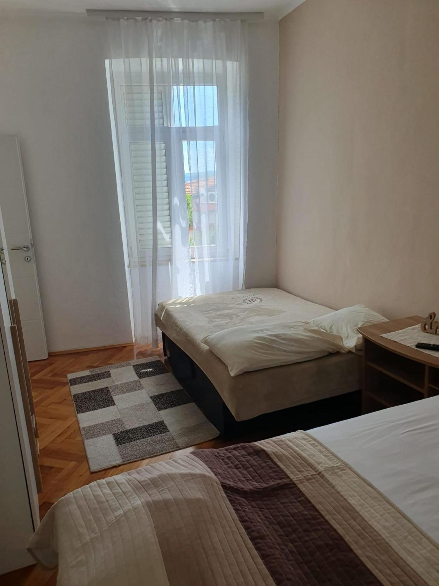 Apartment Sandra 2+2 *** Crikvenica Buitenkant foto