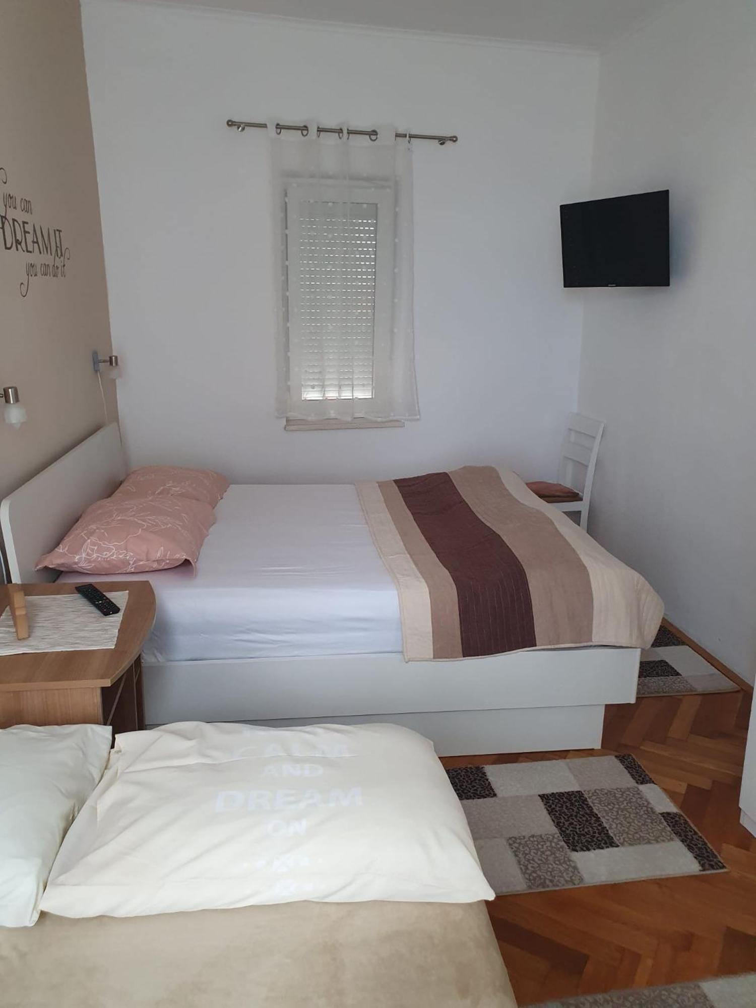 Apartment Sandra 2+2 *** Crikvenica Buitenkant foto