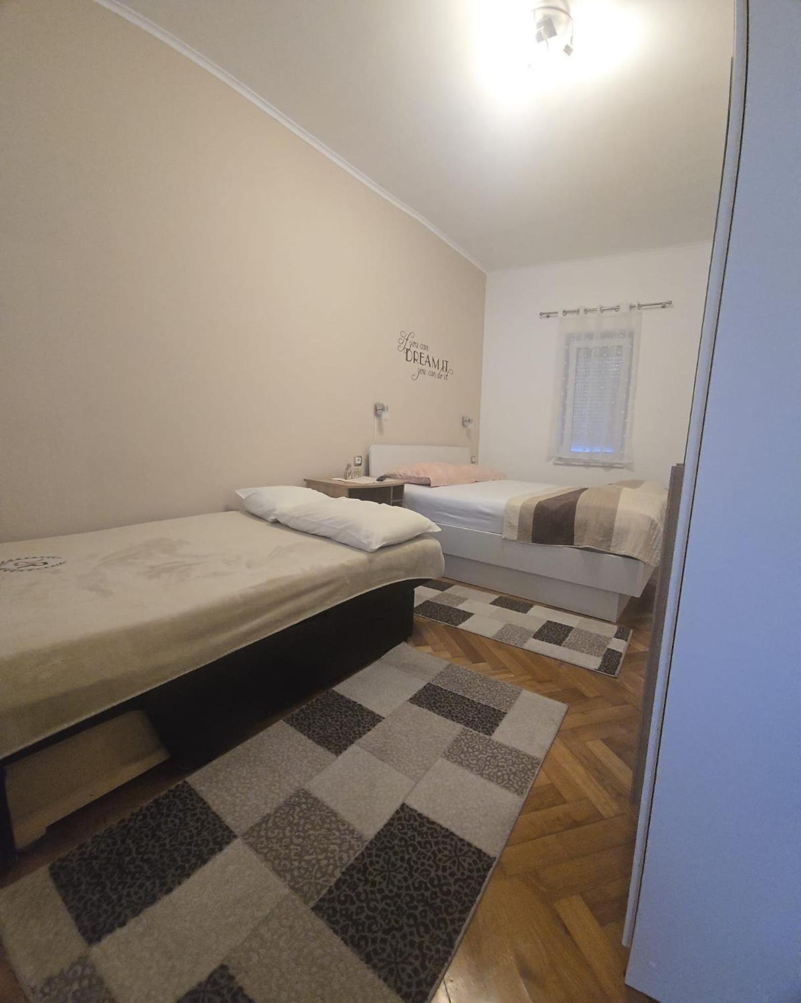 Apartment Sandra 2+2 *** Crikvenica Buitenkant foto