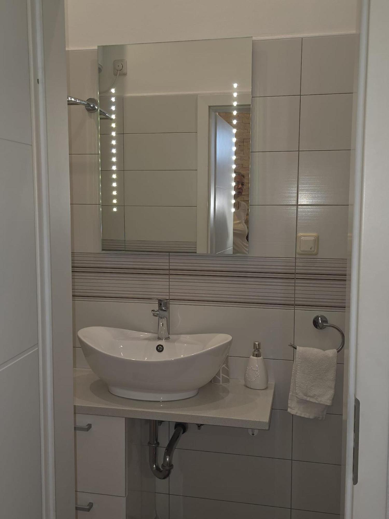Apartment Sandra 2+2 *** Crikvenica Buitenkant foto