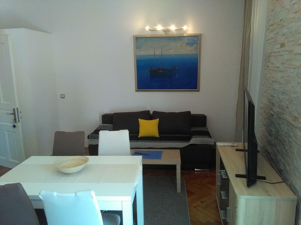 Apartment Sandra 2+2 *** Crikvenica Buitenkant foto