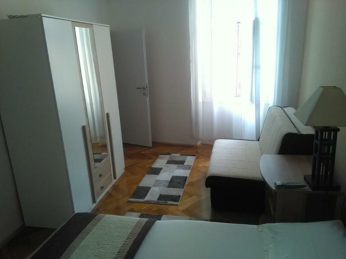 Apartment Sandra 2+2 *** Crikvenica Buitenkant foto