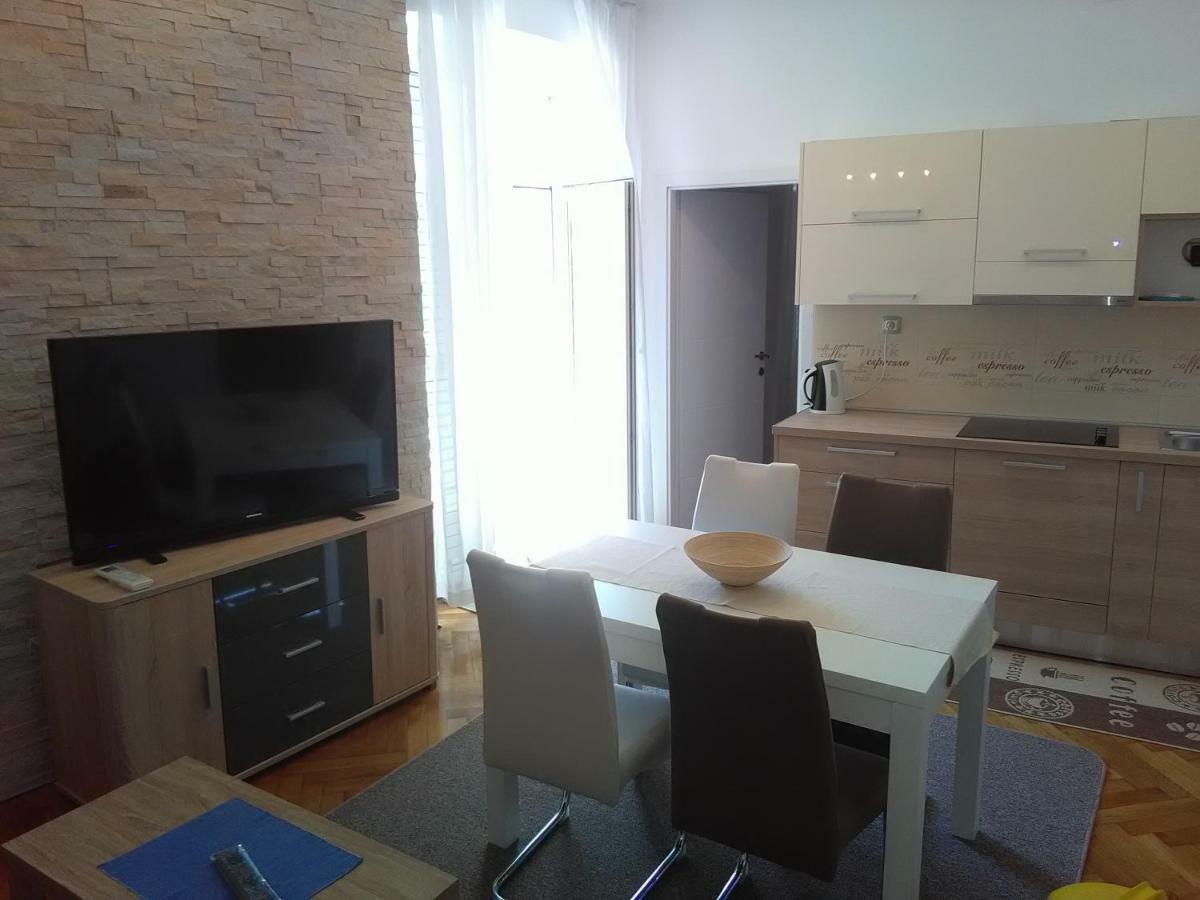 Apartment Sandra 2+2 *** Crikvenica Buitenkant foto