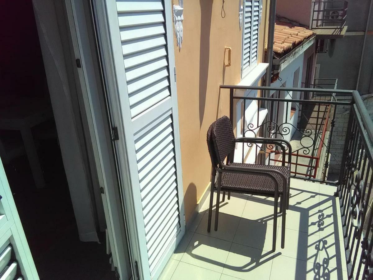 Apartment Sandra 2+2 *** Crikvenica Buitenkant foto