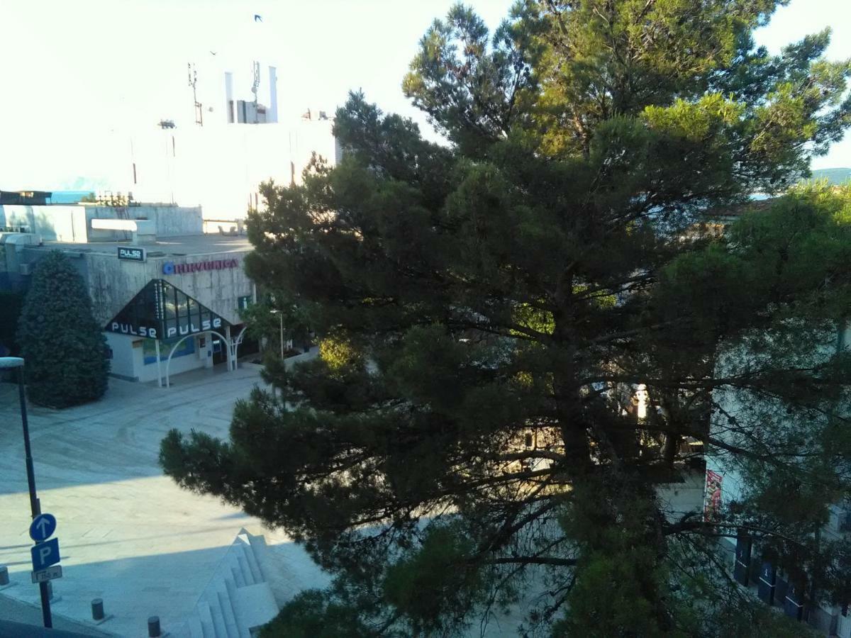Apartment Sandra 2+2 *** Crikvenica Buitenkant foto