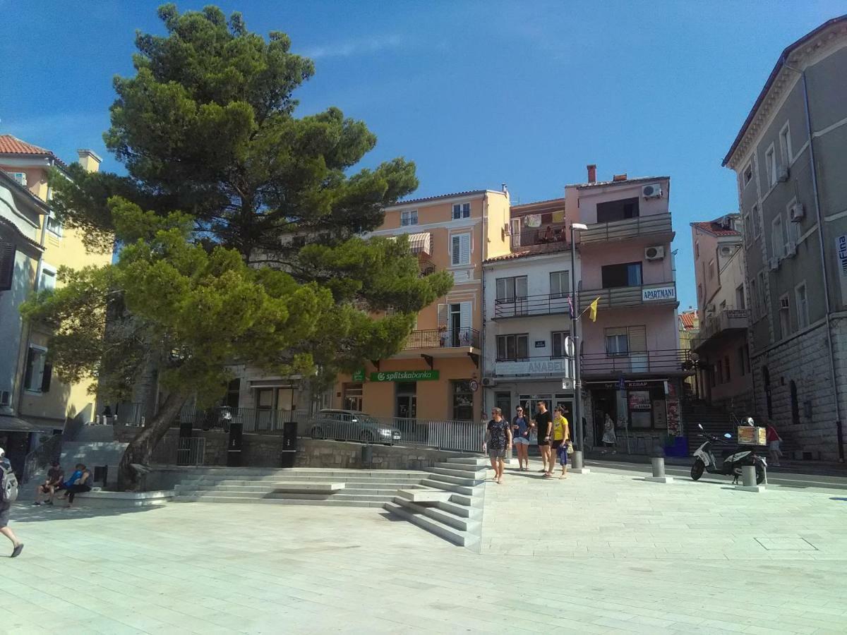 Apartment Sandra 2+2 *** Crikvenica Buitenkant foto