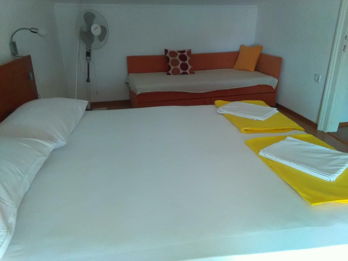Apartment Sandra 2+2 *** Crikvenica Buitenkant foto