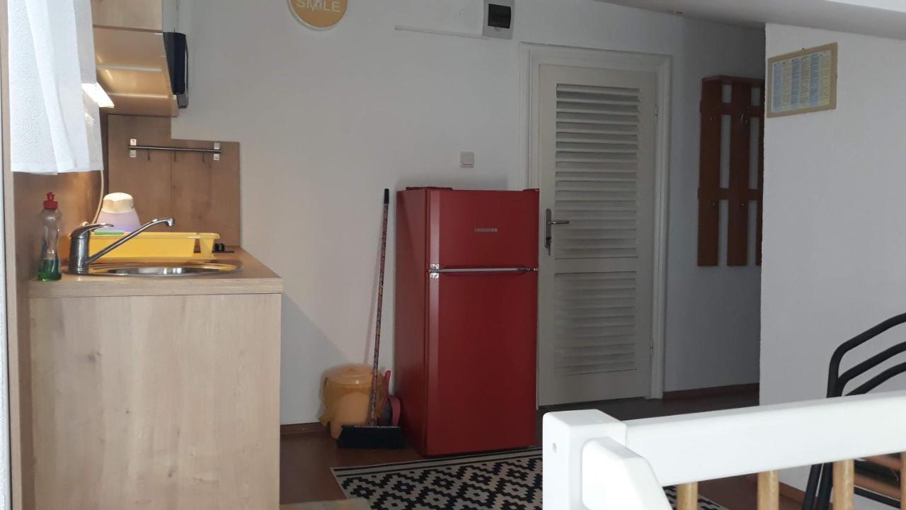 Apartment Sandra 2+2 *** Crikvenica Buitenkant foto