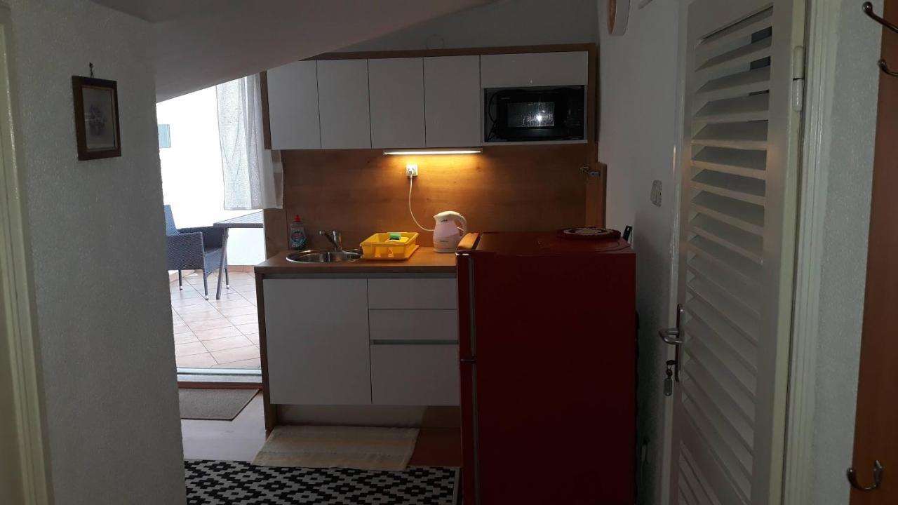 Apartment Sandra 2+2 *** Crikvenica Buitenkant foto