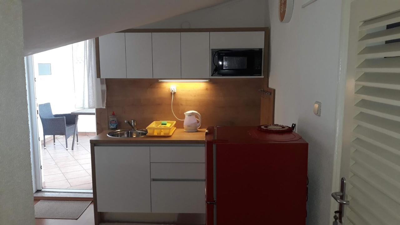 Apartment Sandra 2+2 *** Crikvenica Buitenkant foto